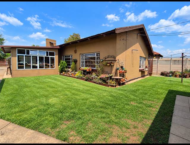 3 BEDROOM HOUSE FOR SALE IN THREE RIVERS